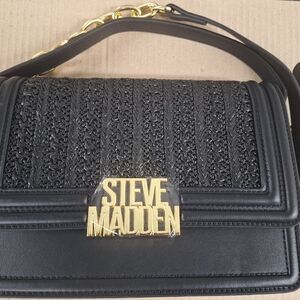 Steve Madden BSAFFRON Shoulder Bag with Part Gold Chain. Black.